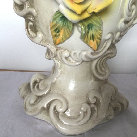 Vintage Italy Ceramic R.CAPODIMONTE vase 3D flowers 12" tall - Picture 6 of 8